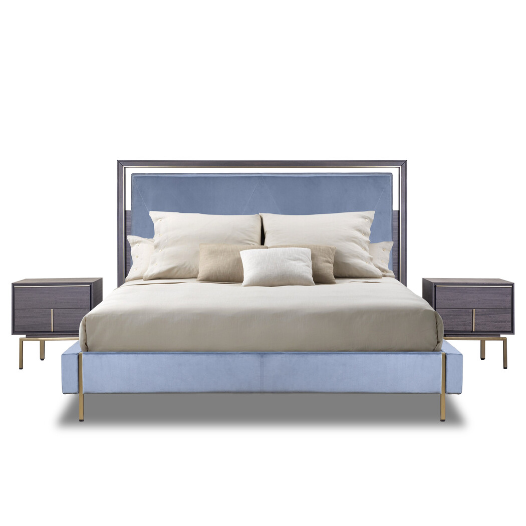 UPHOLSTERED QUEEN SIZE BED
